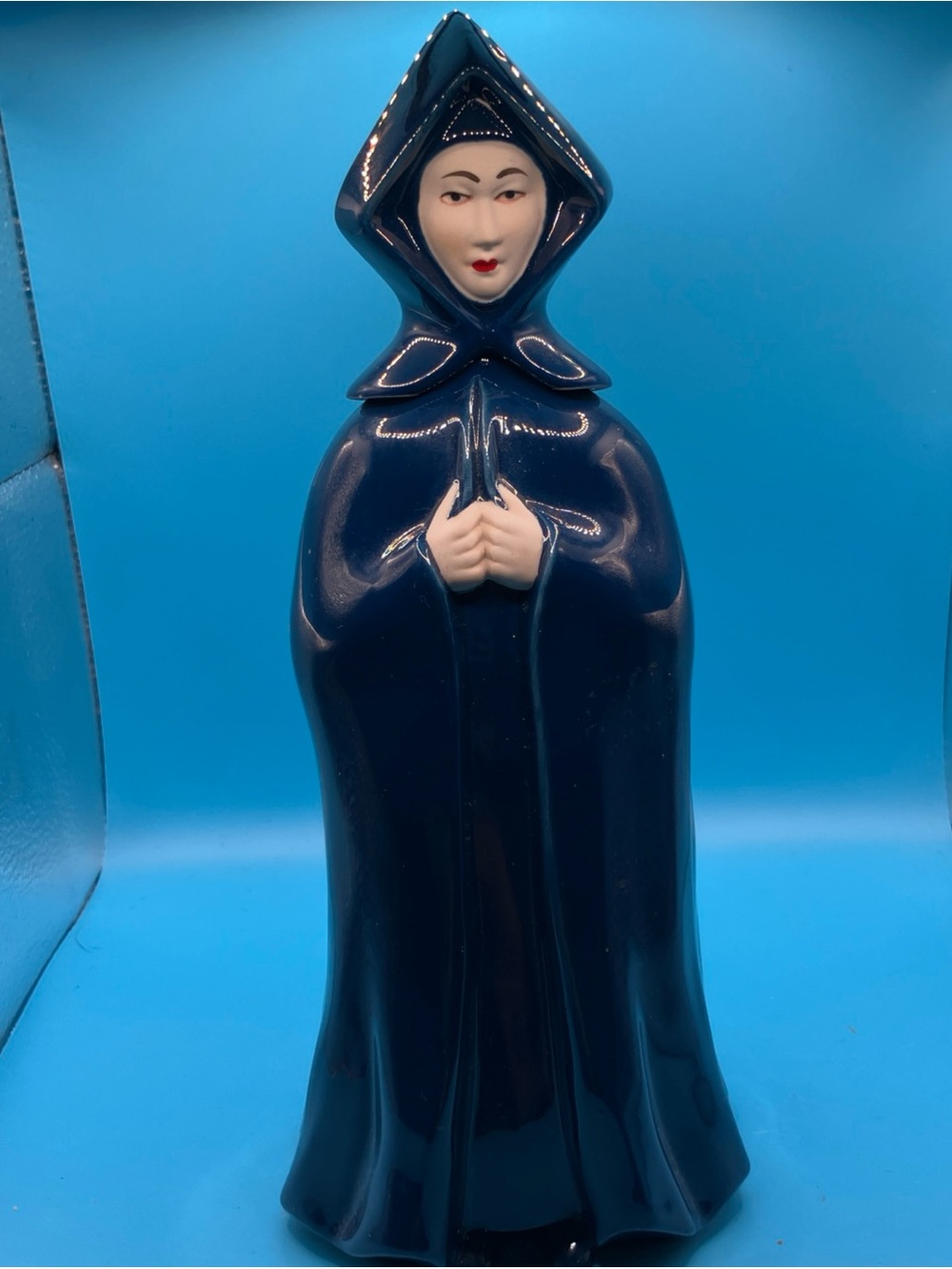 vintage Mulher do Capote ceramic liqueur decanter